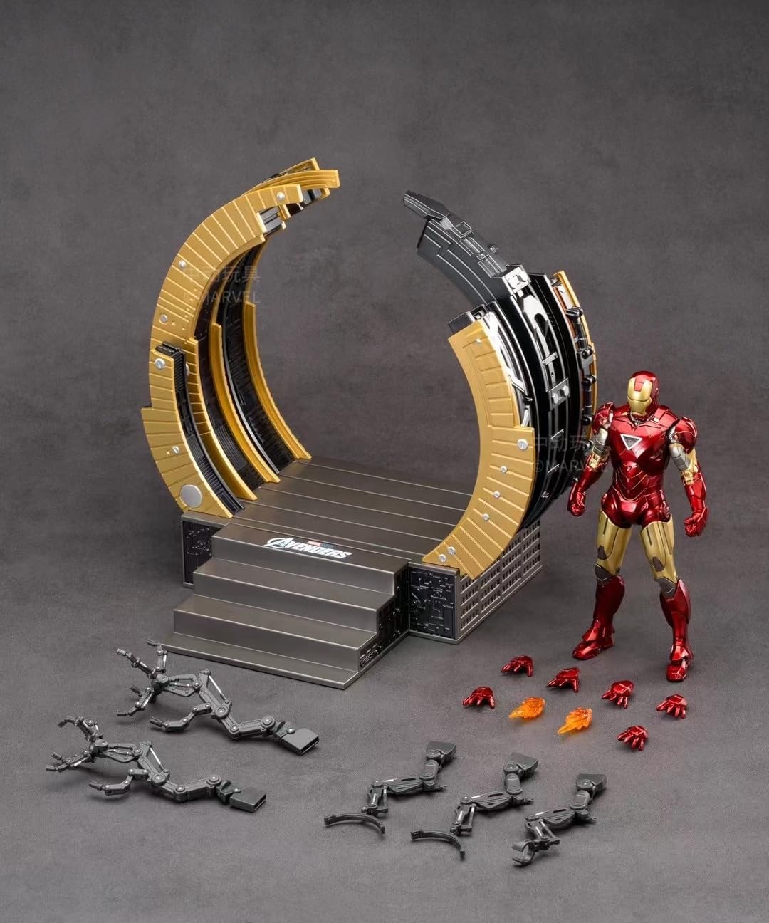 דמות פעולה של איירון מן חליפה MK6 - מנוף הלבשה